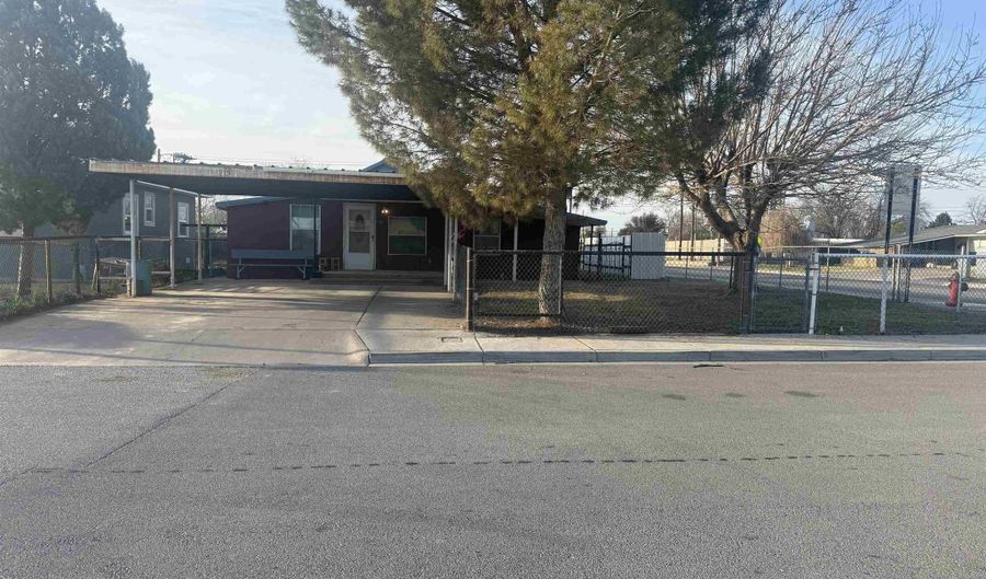 1213 W Dallas Ave, Artesia, NM 88210 - 3 Beds, 2 Bath