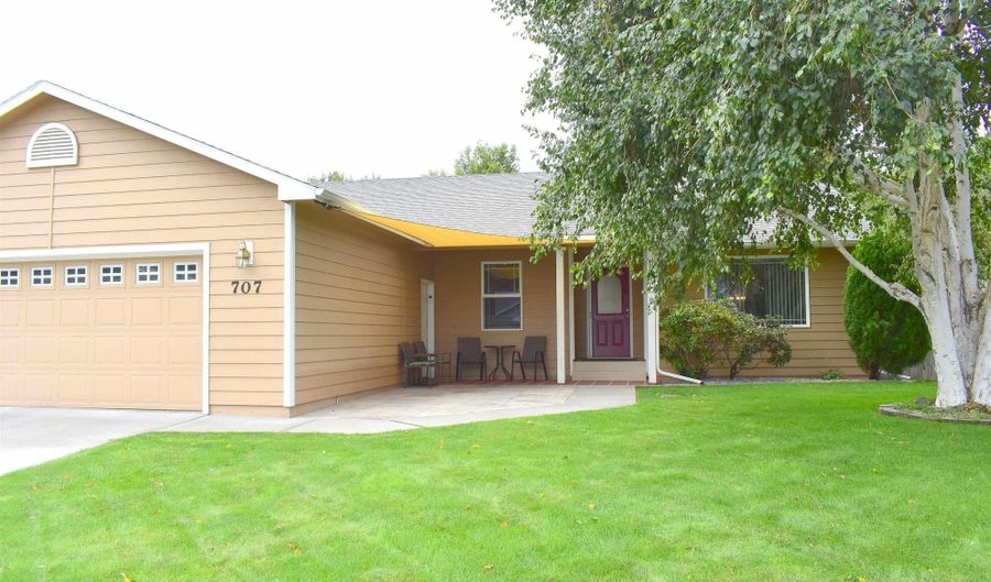 707 W 18th Ct, Kennewick, WA 99337 - 3 Beds, 2 Bath