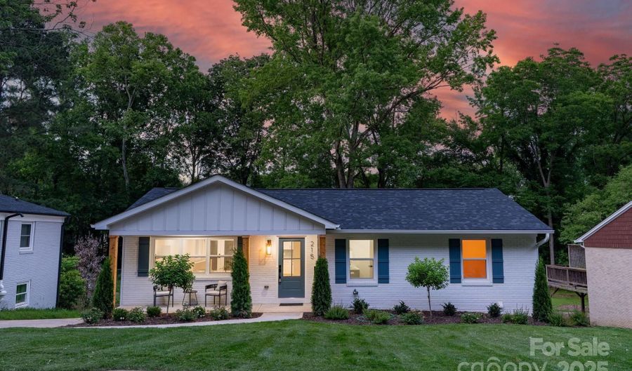 215 Wyanoke Ave, Charlotte, NC 28205 - 4 Beds, 3 Bath