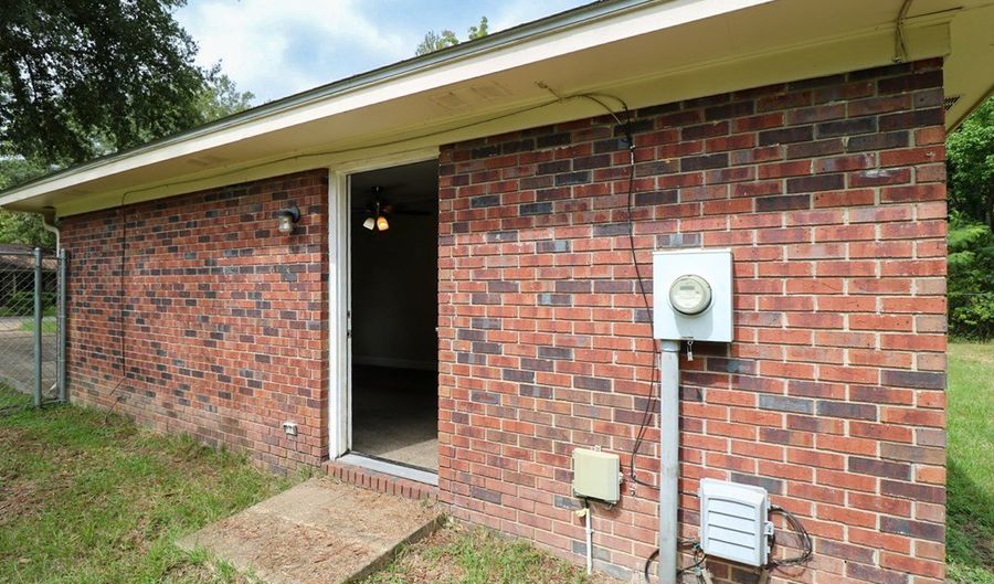 1302 Talmadge Dr, Bainbridge, GA 39817 - 3 Beds, 1 Bath
