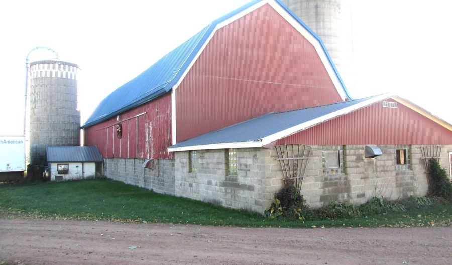 103179 Holton Rd, Abbotsford, WI 54405 - 3 Beds, 2 Bath