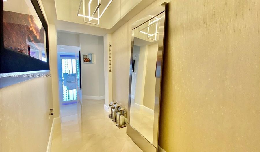 19900 E Country Club Dr 1220, Aventura, FL 33180 - 3 Beds, 3 Bath