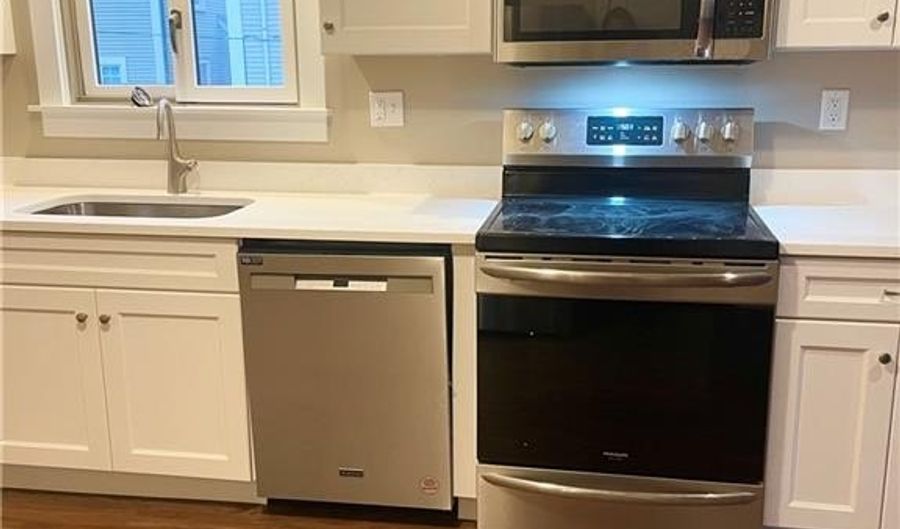 540 Thames St, Newport, RI 02840 - 2 Beds, 1 Bath