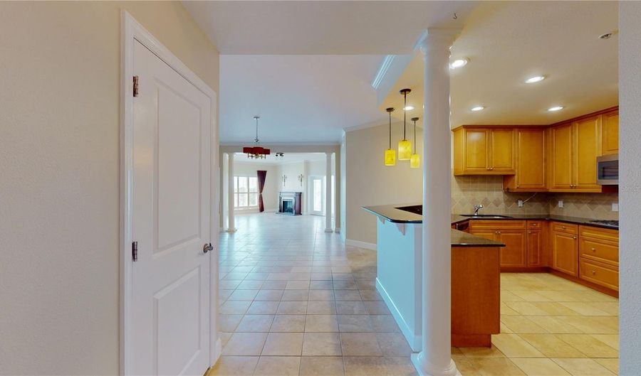 2305 EDGEWATER Dr 1606, Orlando, FL 32804 - 3 Beds, 3 Bath