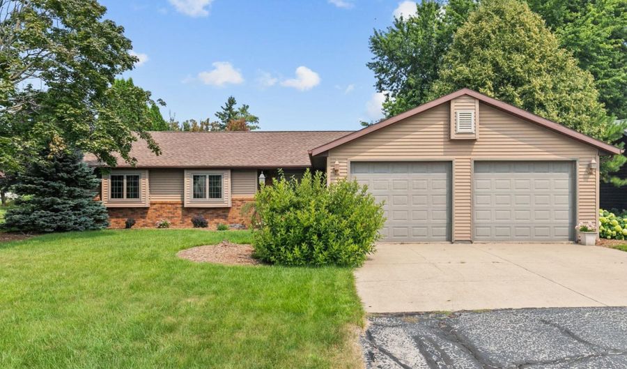 3022 W PARKRIDGE Ave, Appleton, WI 54914 - 3 Beds, 3 Bath