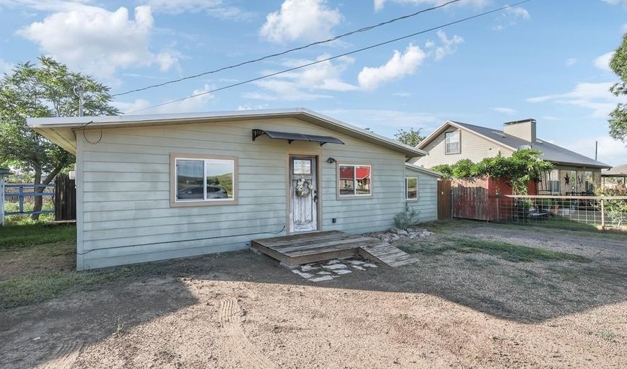 1005 W Brown St, Alpine, TX 79830 - 2 Beds, 2 Bath
