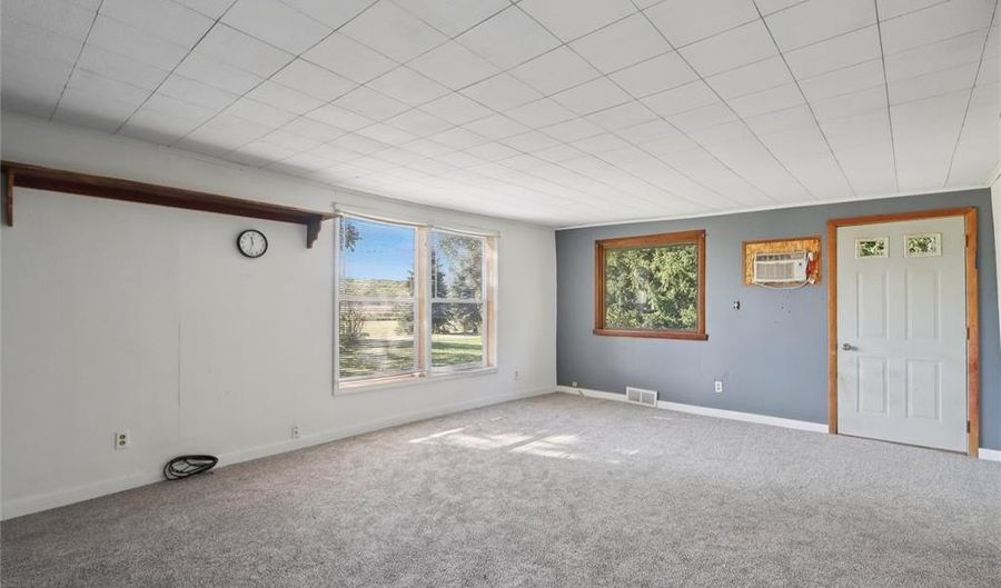 4705 Prairieburg Rd, Anamosa, IA 52205 - 5 Beds, 1 Bath