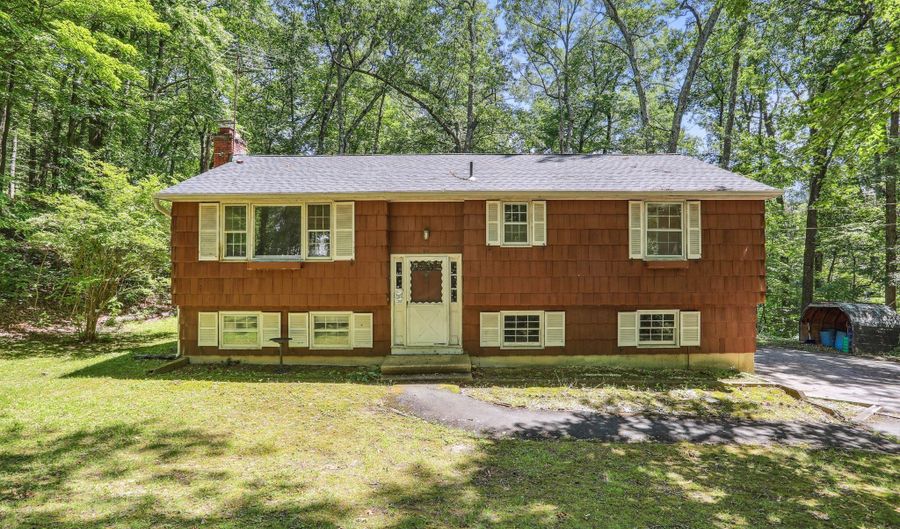 10 New Light Dr, Danbury, CT 06810 - 3 Beds, 2 Bath