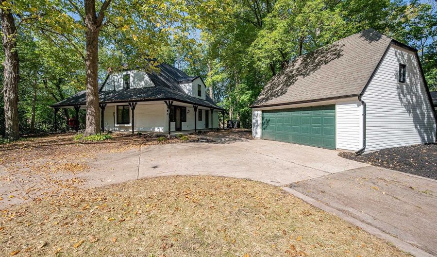 8 HILLTOP Ct, Appleton, WI 54914 - 3 Beds, 2 Bath