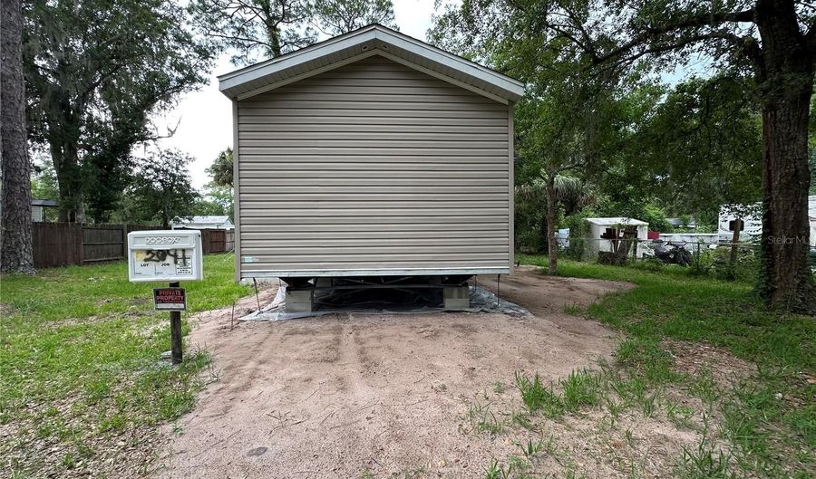 55917 CABBAGE Rd, Astor, FL 32102 - 2 Beds, 2 Bath