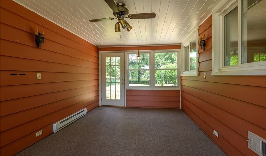 2035 Thornhill Dr, Akron, OH 44313 - 3 Beds, 3 Bath