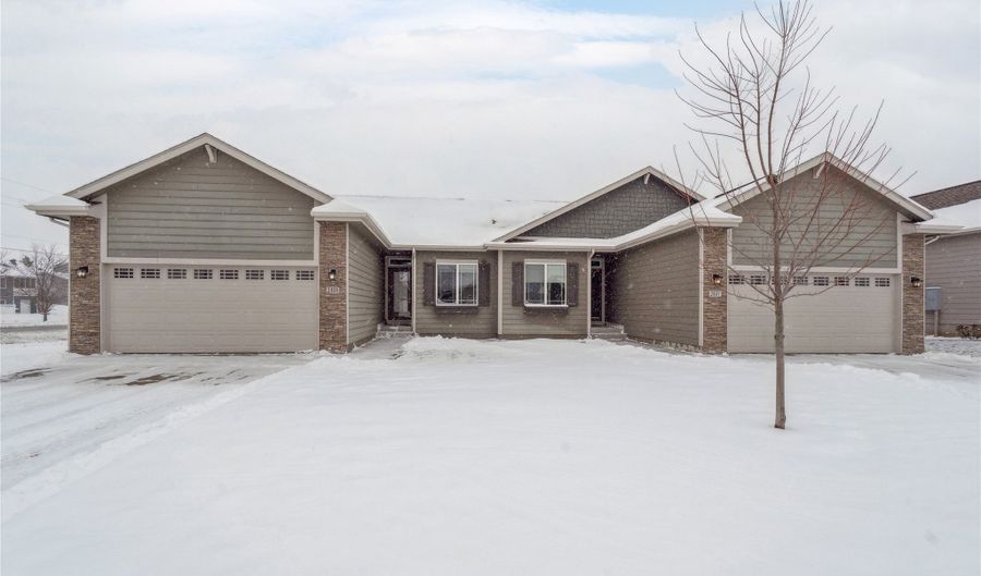 2405 3rd Ave SE, Altoona, IA 50009 - 3 Beds, 3 Bath