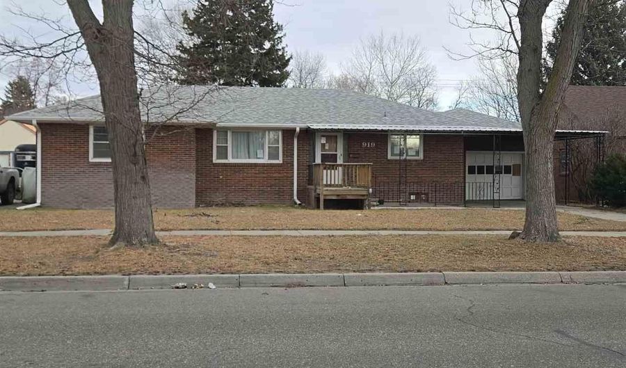 919 EMERSON, Alliance, NE 69301 - 3 Beds, 2 Bath