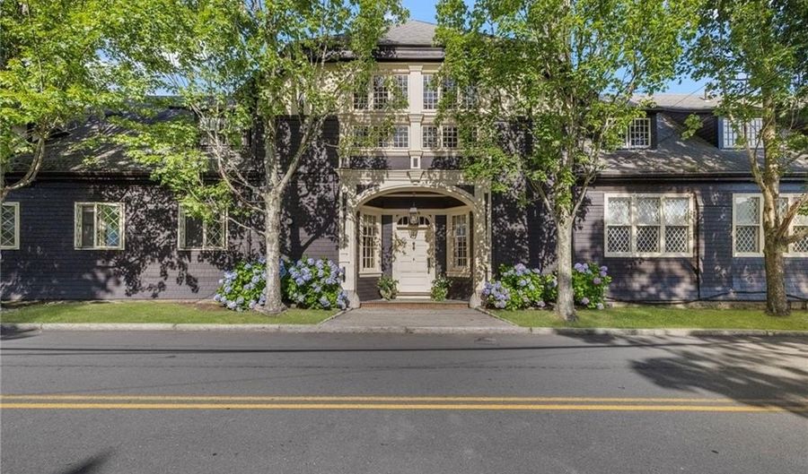78 Coggeshall Ave 3, Newport, RI 02840 - 2 Beds, 2 Bath