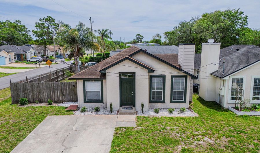 92 W 13TH St, Atlantic Beach, FL 32233 - 3 Beds, 2 Bath
