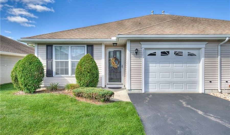 1901 Village Green Cir, Coventry, RI 02816 - 2 Beds, 2 Bath
