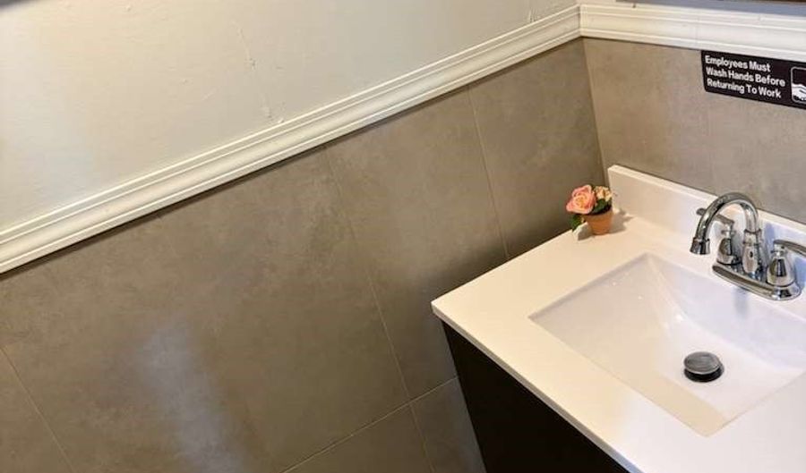 909 Main St, Adel, IA 50003 - 0 Beds, 0 Bath