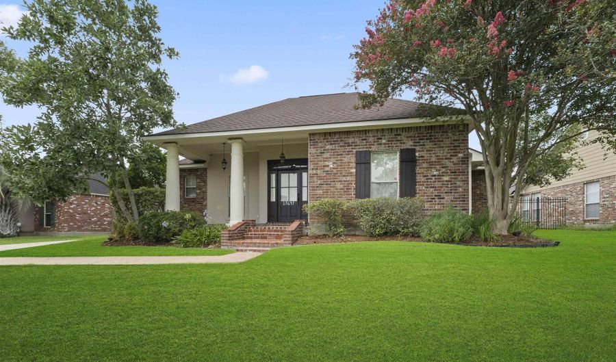 17647 Lake Azalea Dr, Baton Rouge, LA 70817 - 3 Beds, 2 Bath