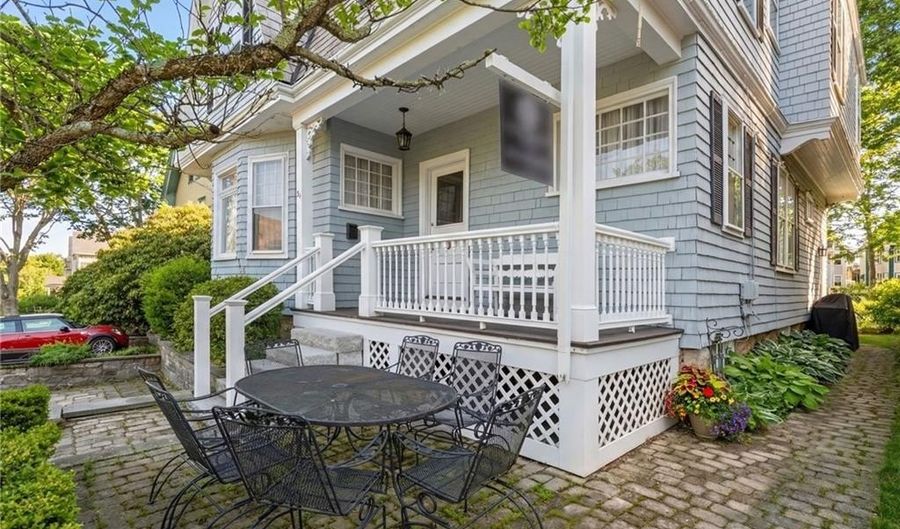 34 Bull St, Newport, RI 02840 - 8 Beds, 3 Bath