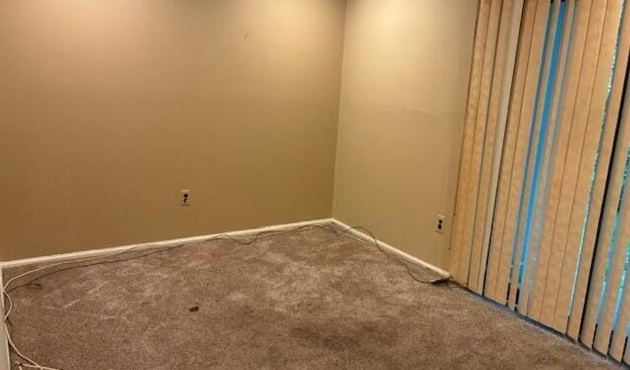 293 Gloucester Ct, Aberdeen, NJ 07747 - 2 Beds, 1 Bath