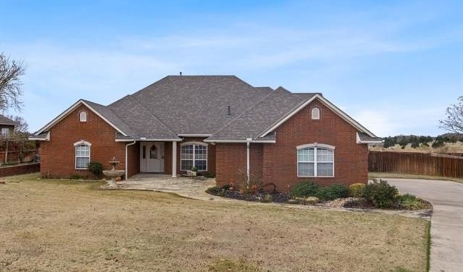 833 Franklin Dr, Ardmore, OK 73401 - 5 Beds, 4 Bath