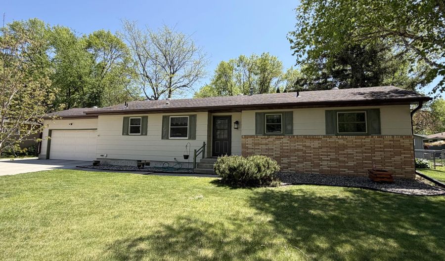 1808 SE 12th Ave, Aberdeen, SD 57401 - 4 Beds, 3 Bath