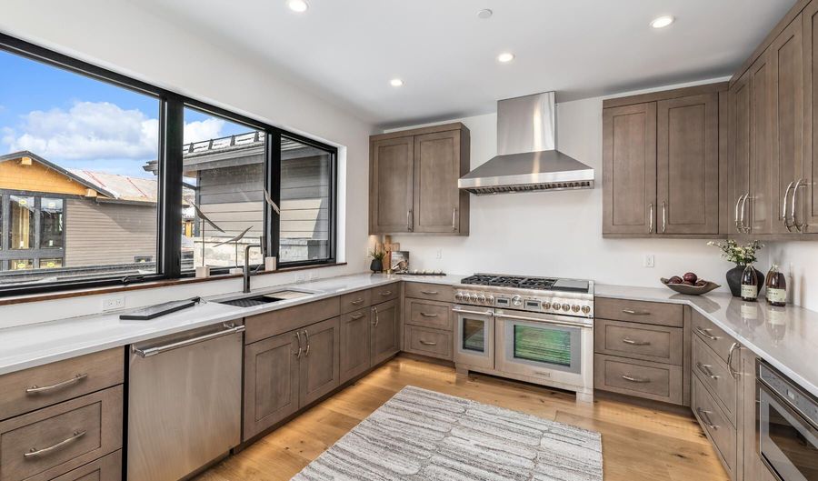 155 Goldfinch Ln 3D, Avon, CO 81620 - 3 Beds, 4 Bath