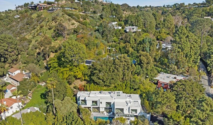 9551 Cherokee Ln, Beverly Hills, CA 90210 - 5 Beds, 7 Bath