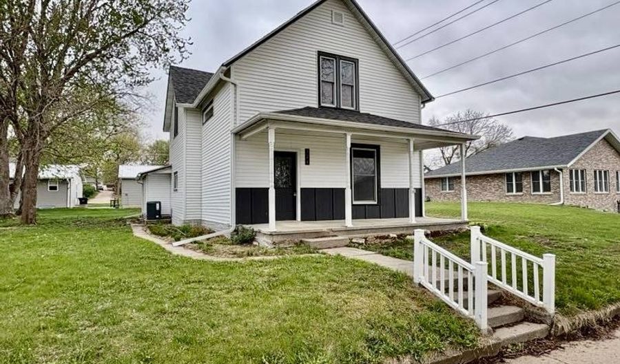 326 S 8th St, Albion, NE 68620 - 4 Beds, 3 Bath