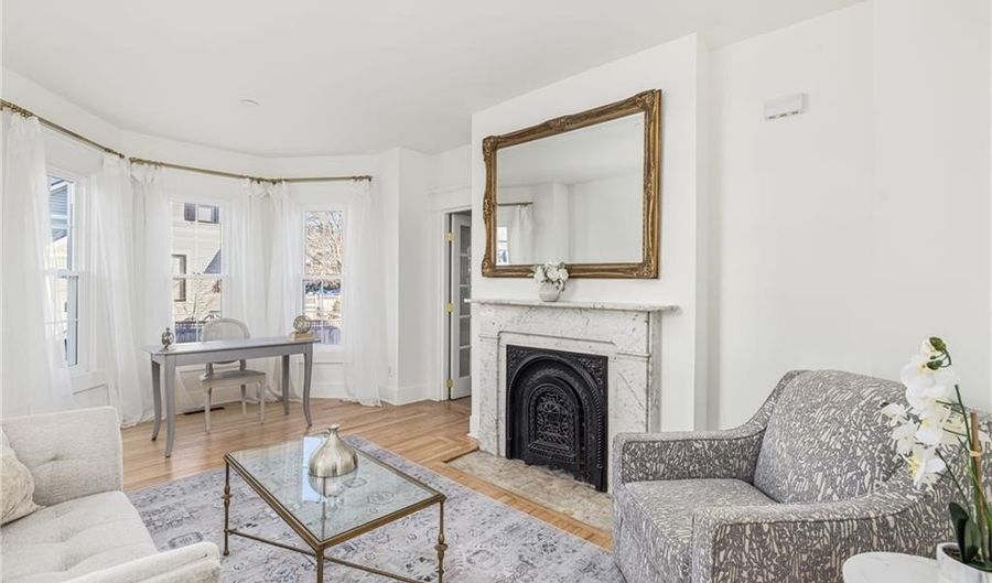 17 Old Beach Rd, Newport, RI 02840 - 5 Beds, 4 Bath