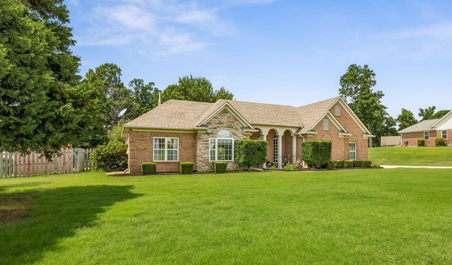 202 WALKER Pkwy E, Atoka, TN 38004 - 3 Beds, 3 Bath