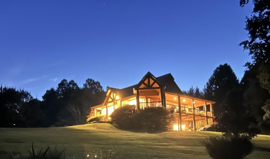16301 Highlands Log Dr, Abingdon, VA 24210 - 3 Beds, 5 Bath