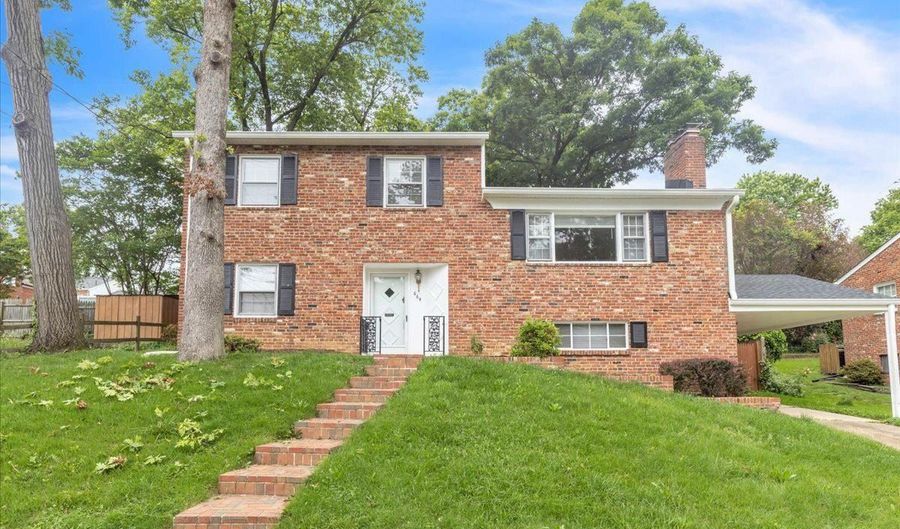 664 GREENBRIER St, Arlington, VA 22204 - 5 Beds, 2 Bath