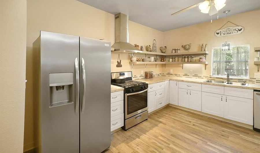 207 N Oneil St, Alvord, TX 76225 - 2 Beds, 1 Bath