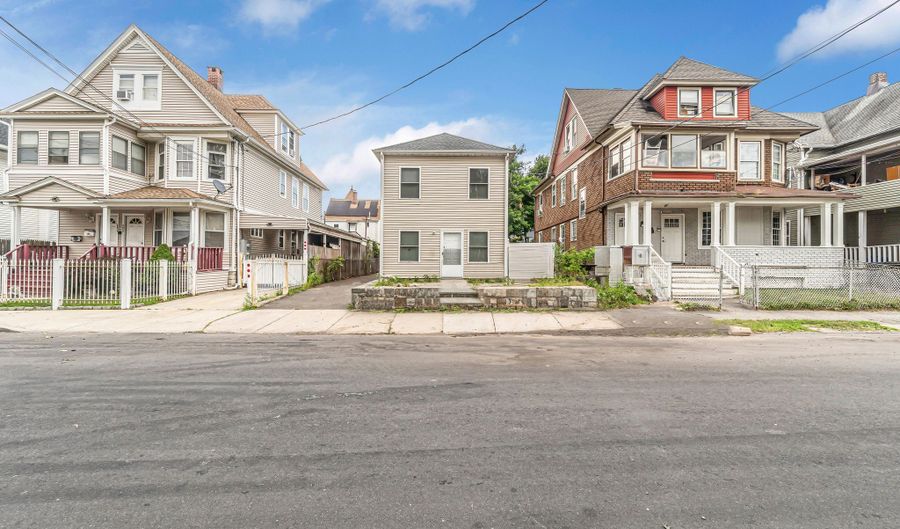 196 5th St, Bridgeport, CT 06607 - 6 Beds, 3 Bath