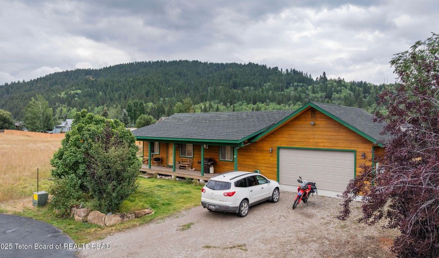 619 SNAKE RIVER Dr, Alpine, WY 83128 - 3 Beds, 2 Bath