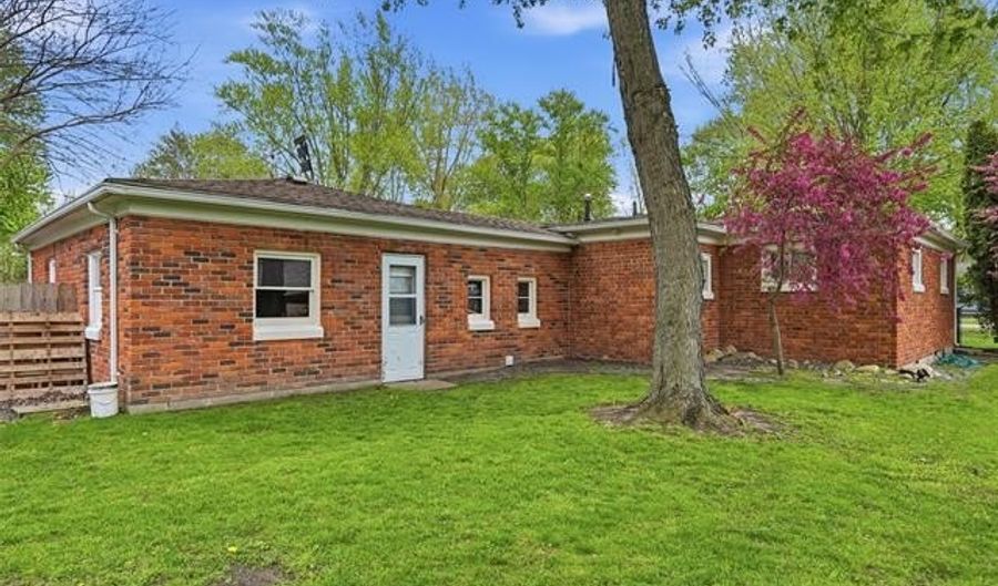 918 Columbia St, Algonac, MI 48001 - 2 Beds, 1 Bath