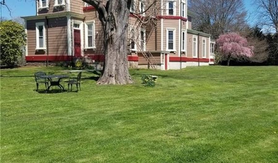 97 Narragansett Ave C3, Newport, RI 02840 - 2 Beds, 1 Bath