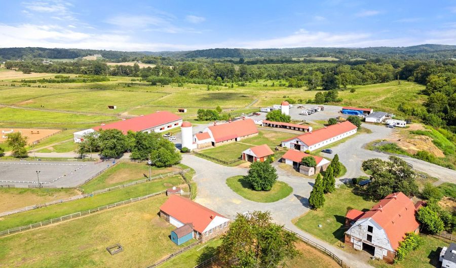 40332 COURTLAND FARM Ln, Aldie, VA 20105 - 3 Beds, 2 Bath