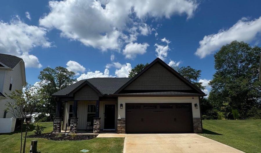711 Burbrook Ln, Boiling Springs, SC 29316 - 3 Beds, 2 Bath