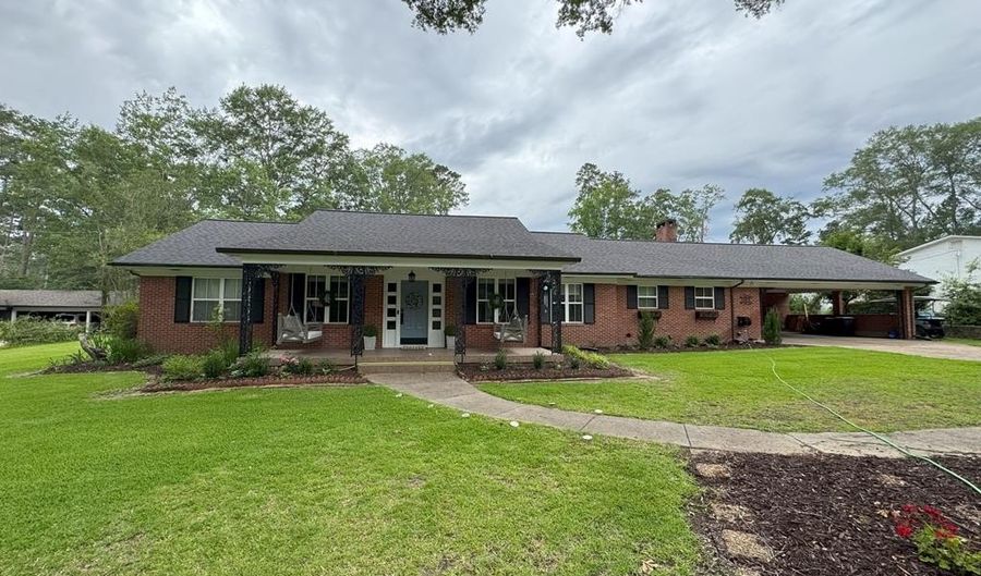 982 S Church St, Brookhaven, MS 39601 - 4 Beds, 4 Bath