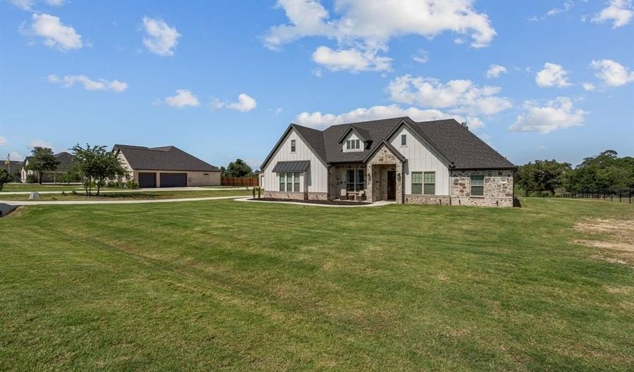 381 Oak Meadow Ln, Weatherford, TX 76085 - 4 Beds, 3 Bath