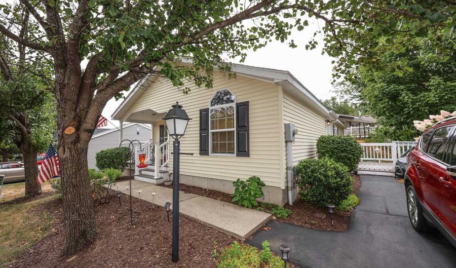 280 Ledgewood Way, Manchester, NH 03104 - 2 Beds, 2 Bath