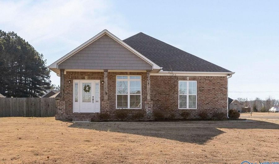 16210 Kyle Moran Dr, Athens, AL 35614 - 3 Beds, 2 Bath