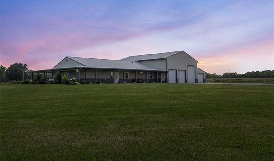 972 County Road 14004 N/A NE, Adrian, MO 64720 - 4 Beds, 4 Bath