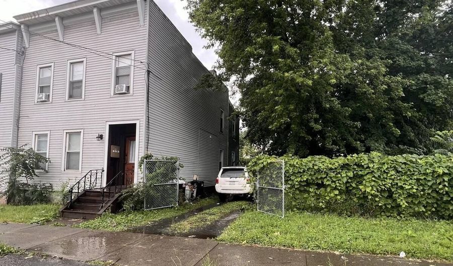 544 Washington Ave, Albany, NY 12203 - 6 Beds, 3 Bath