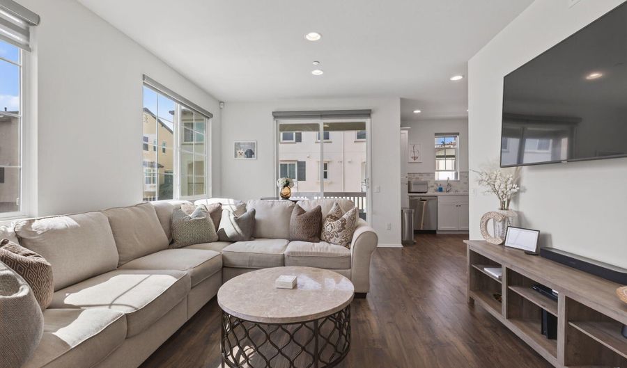 162 Sawbuck St, Camarillo, CA 93010 - 2 Beds, 3 Bath