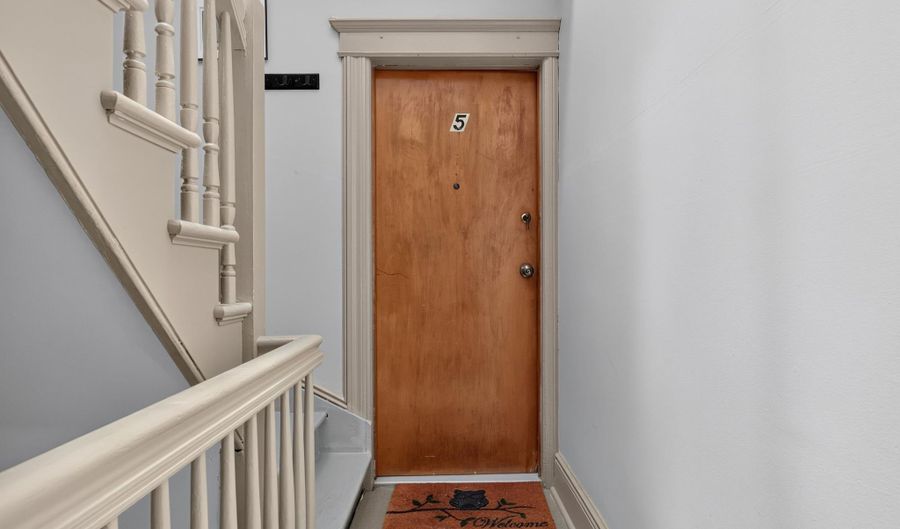 25 W 15TH St #5, Bayonne, NJ 07002 - 2 Beds, 1 Bath