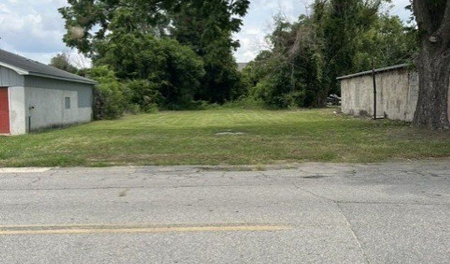 110 S Maple, Adel, GA 31620 - 0 Beds, 0 Bath