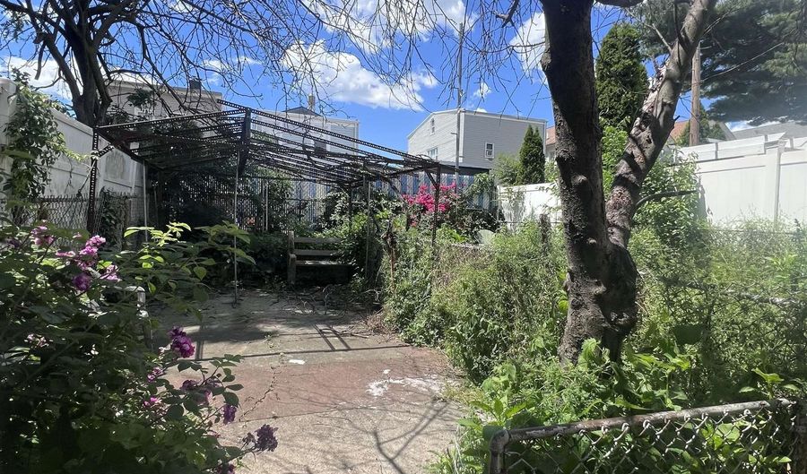 82 W 22ND St 1, Bayonne, NJ 07002 - 3 Beds, 1 Bath